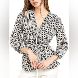 Max Studio printed blouse Crepe Long Sleeve Tie Front Top V-Neck